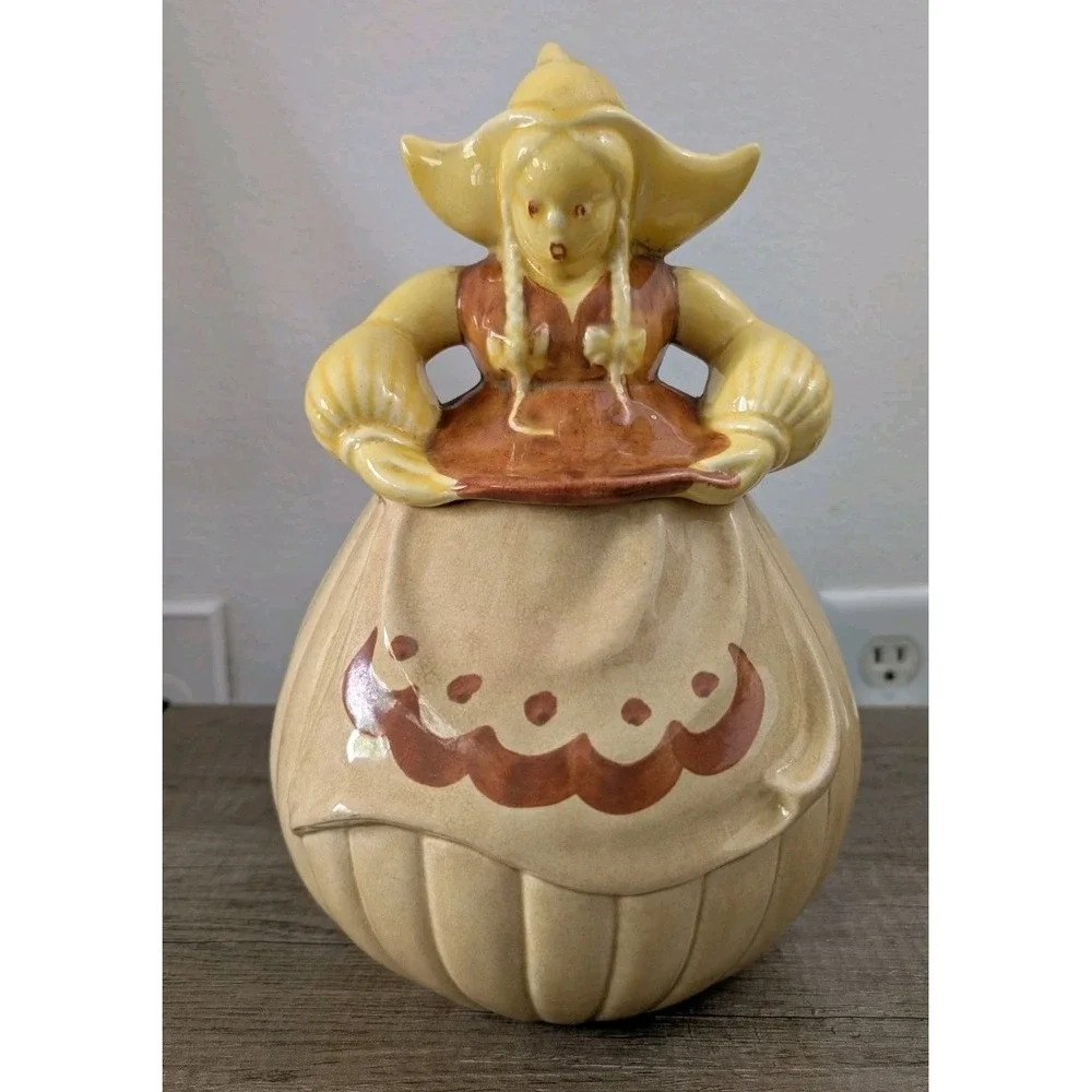 Red Wing‎ USA Pottery Katrina Dutch Girl Cookie Jar Vintage Yellow Ceramic Lid